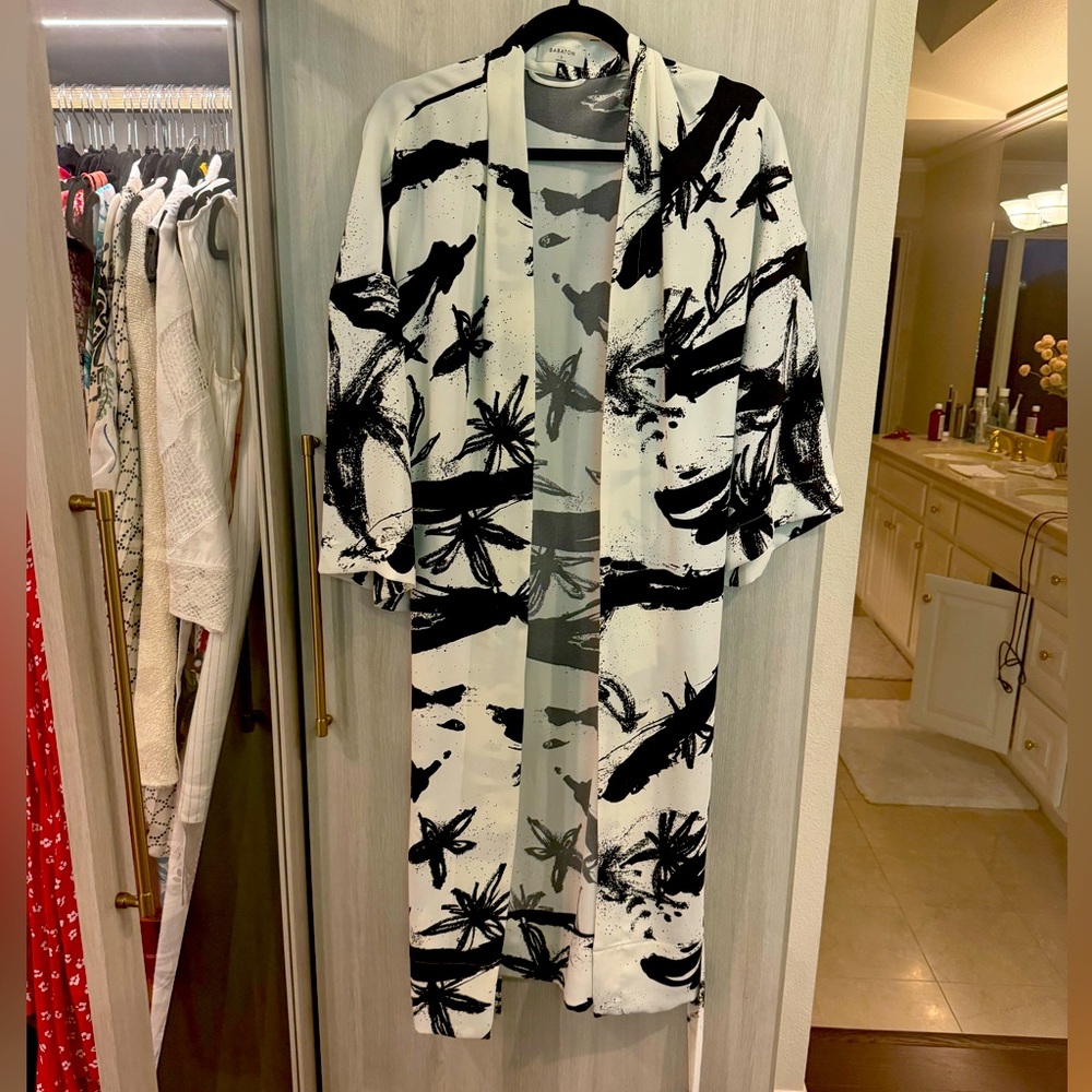 Aritzia Babaton kimono belted
